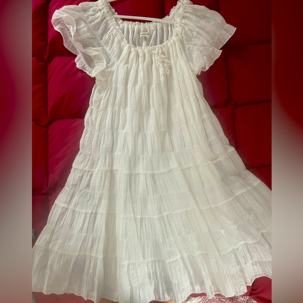 Never worn fun white flowing dress